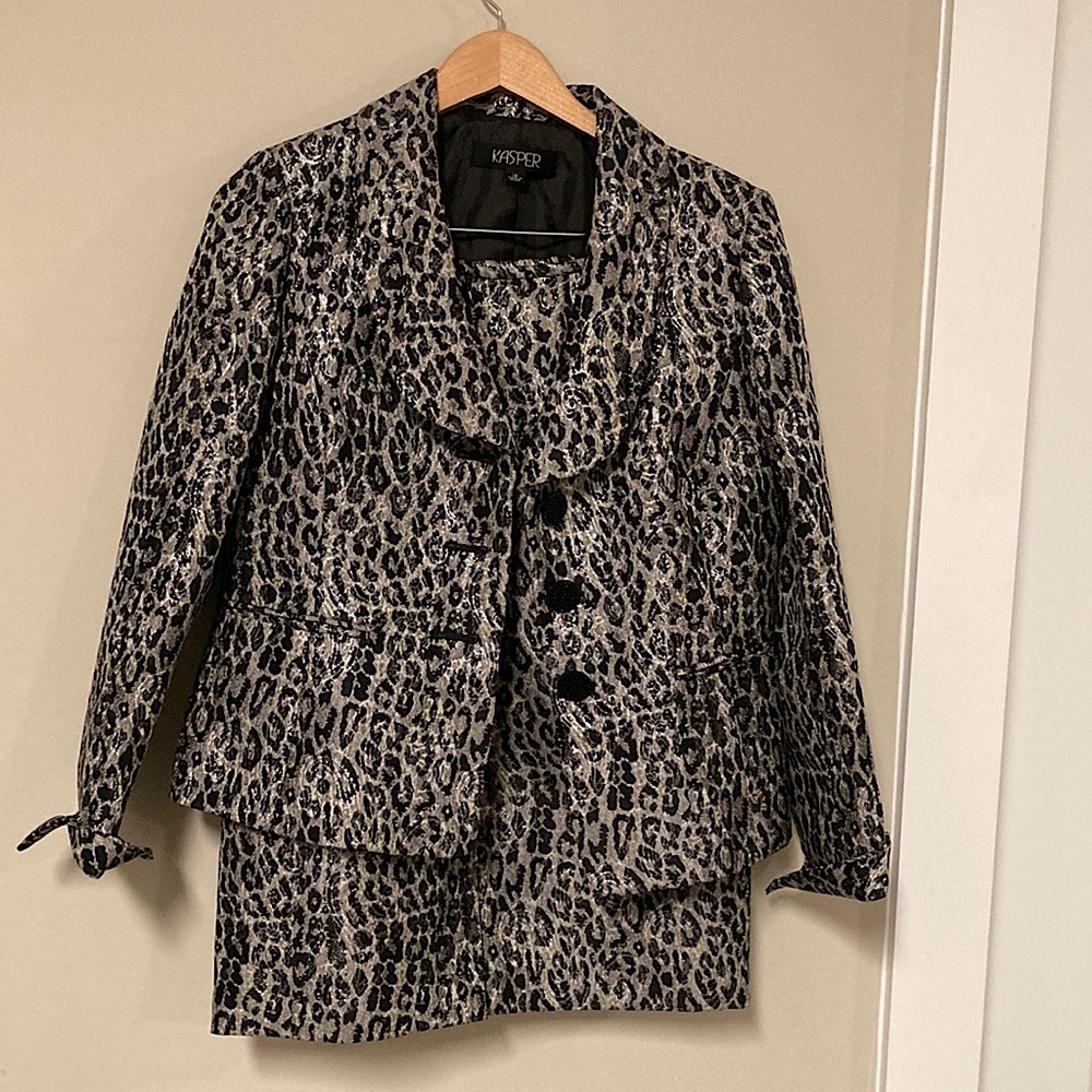 Used and in excellent condition size 10 two piece black and silver skirt set!